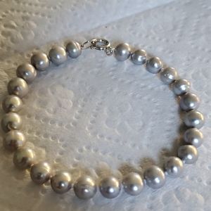 Natural 8 mm gray pearl 7" bracelet